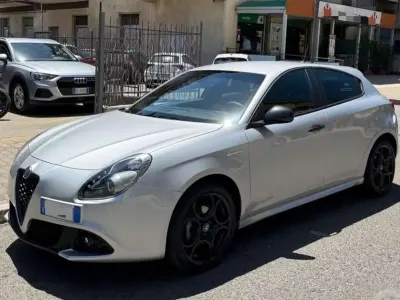 Usata Alfa Romeo Giulietta Tech Edition 120 CV (88 kW) 2020 Argento Utilitaria