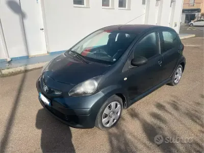 Brugt Toyota Aygo 68 HK (50 kW) 2008 Grå Hatchback
