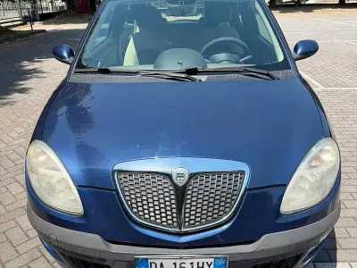 Usata Lancia Ypsilon 60 CV (44 kW) 2006 Bluazzurro Utilitaria