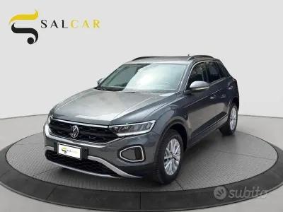 Usata VW T-Roc Life 150 CV (110 kW) 2023 Grigio SUV