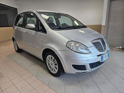 Usata Lancia Musa 90 CV (66 kW) 2006 Argento Monovolume