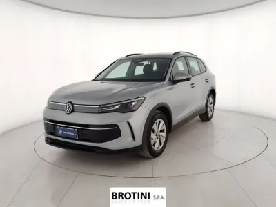 Usata VW Tiguan Life 150 CV (110 kW) 2025 Grigio metallizzato SUV