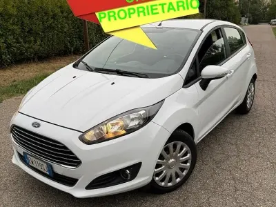 Usata Ford Fiesta Titanium 60 CV (44 kW) 2014 Bianco Utilitaria