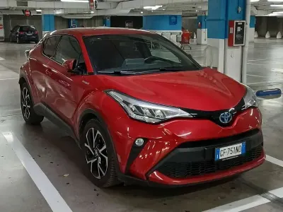 Usata Toyota C-HR Comfort 152 CV (111 kW) 2021 Rosso SUV