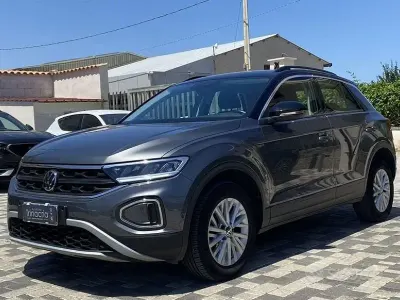Usata VW T-Roc Life 116 CV (85 kW) 2022 Nero SUV