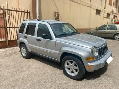Second-hand Jeep Cherokee 163 CP (119 kW) 2005 Gri SUV
