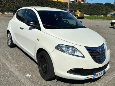 Usata Lancia Ypsilon S 69 CV (50 kW) 2012 Bianco Utilitaria