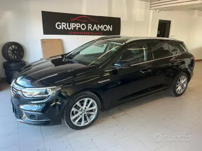 Usado Renault Mégane GrandTour Intens 110 CV (80 kW) 2017 Negro Familiar