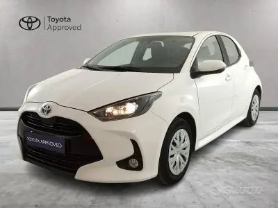 Usata Toyota Yaris Hybrid Active 92 CV (67 kW) 2023 Bianco Berlina