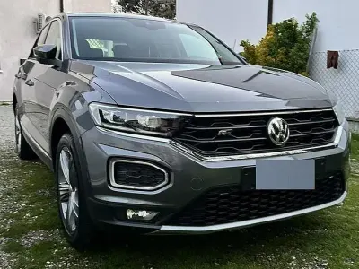 Usata VW T-Roc R-line 116 CV (85 kW) 2019 Grigio SUV
