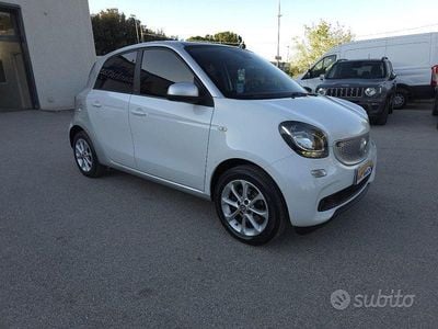 Begagnad Smart ForFour Passion 71 HK (52 kW) 2016 Vit Halvkombi