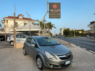 Usata Opel Corsa Edition 85 CV (62 kW) 2010 Grigio Utilitaria