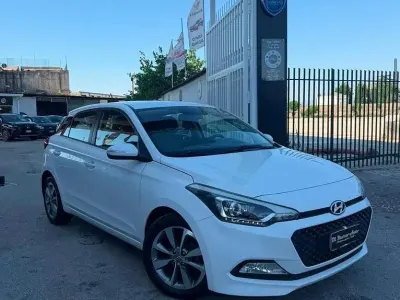 Usata Hyundai i20 Comfort 75 CV (55 kW) 2016 Bianco Berlina