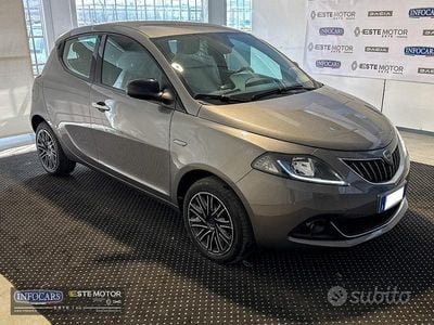 Usata Lancia Ypsilon Gold 70 CV (51 kW) 2023 Grigio metallizzato Utilitaria