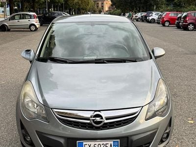 Usata Opel Corsa 86 CV (63 kW) 2015 Gray Utilitaria