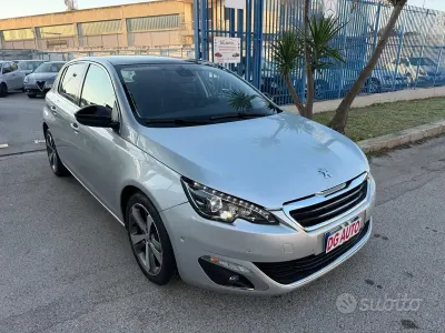 Begagnad Peugeot 308 GT-line 120 HK (88 kW) 2017 Grå Sedan