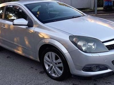 Usata Opel Astra GTC Enjoy 90 CV (66 kW) 2007 Argento Coupé