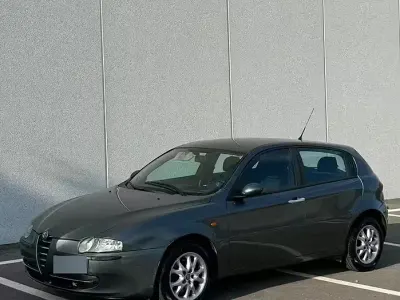 Usata Alfa Romeo 147 120 CV (88 kW) 2002 Grigio Utilitaria