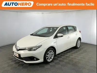 Usata Toyota Auris Hybrid Active 136 CV (100 kW) 2016 Bianco Berlina