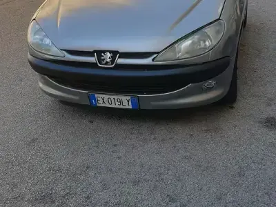 Usata Peugeot 206 68 CV (50 kW) 2002 Grigio Berlina