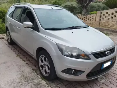 Usado Ford Focus 115 HP (84 kW) 2010 Cinzento Carrinha
