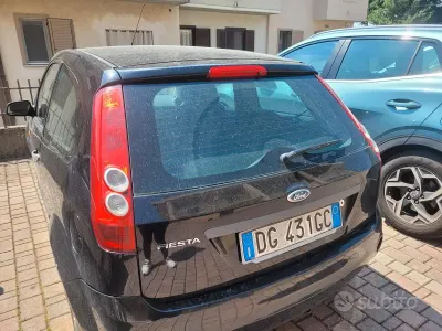 Usata Ford Fiesta 75 CV (55 kW) 2006 Nero Utilitaria