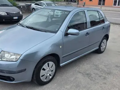 Occasion Skoda Fabia Ambiente 64 PK (47 kW) 2005 Grijs Sedan