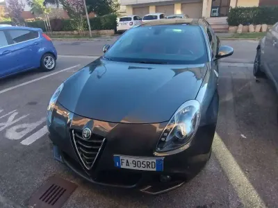 Usata Alfa Romeo Giulietta Quadrifoglio Verde 241 CV (177 kW) 2015 Grigio Utilitaria
