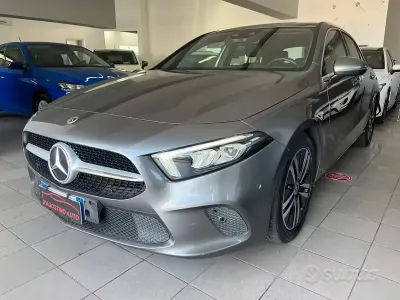 Usata Mercedes A180 Premium 116 CV (85 kW) 2021 Grigio Berlina