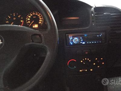 Usata Opel Zafira 101 CV (74 kW) 2002 Grigio Monovolume