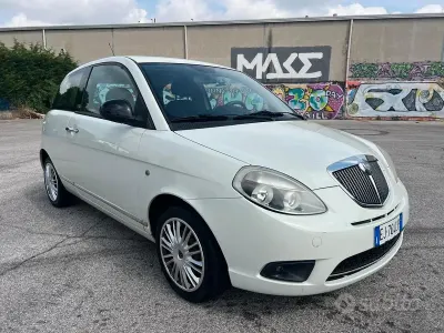 Begagnad Lancia Ypsilon 69 HK (50 kW) 2011 Vit Halvkombi