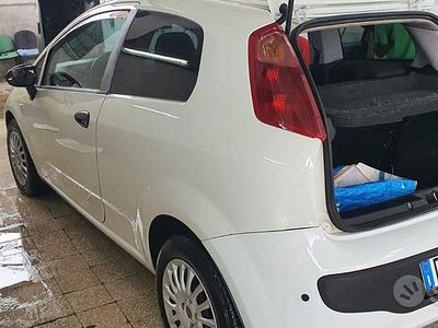 Usata Fiat Grande Punto 75 CV (55 kW) 2009 Bianco Utilitaria