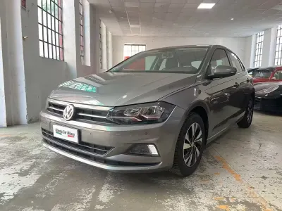 Usata VW Polo Comfortline 75 CV (55 kW) 2018 Grigio Utilitaria