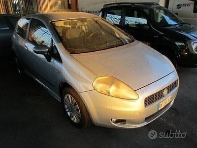 Usata Fiat Grande Punto Dynamic 77 CV (56 kW) 2007 Blu Utilitaria