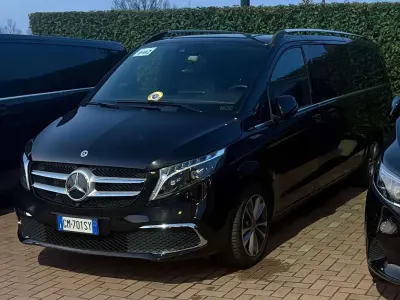 Usata Mercedes V250 Premium 190 CV (139 kW) 2023 Nero Monovolume