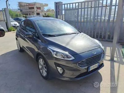 Usata Ford Fiesta Titanium 86 CV (63 kW) 2018 Grigio Utilitaria