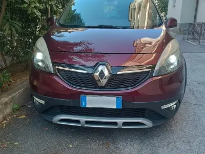 Usata Renault Scénic XMOD 131 CV (96 kW) 2015 Rosso Monovolume