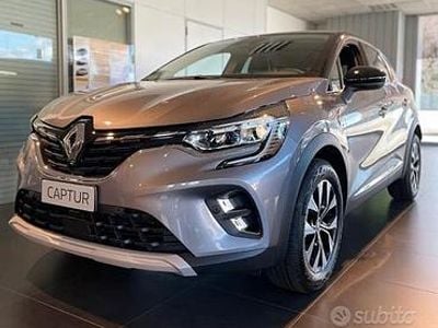 Usata Renault Captur 101 CV (74 kW) 2022 Grigio SUV