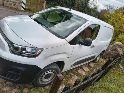 Usata Fiat Doblò 100 CV (73 kW) 2023 Bianco Monovolume