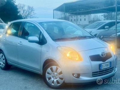 Grigio Usata 2007 Toyota Yaris Berlina | 3000 € (Buon prezzo)