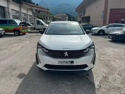 Usata Peugeot 3008 Allure 131 CV (96 kW) 2022 Bianco SUV