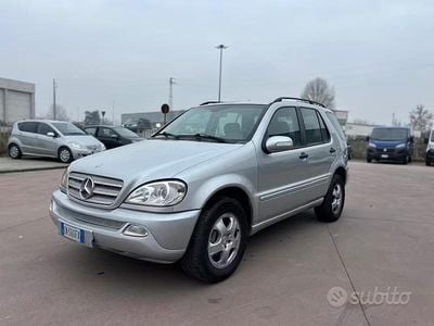 Usata Mercedes ML270 163 CV (119 kW) 2003 Grigio SUV