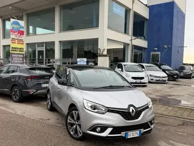 Usado Renault Scénic IV Bose Edition 110 CV (80 kW) 2017 Gris Monovolumen