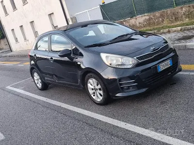 Usata Kia Rio 85 CV (62 kW) 2015 Nero Berlina