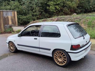 Usata Renault Clio 135 CV (99 kW) 1993 Utilitaria