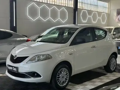 Usata Lancia Ypsilon Gold 85 CV (62 kW) 2016 Bianco Utilitaria