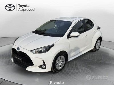 Usata Toyota Yaris Hybrid Active 116 CV (85 kW) 2023 Bianco Berlina