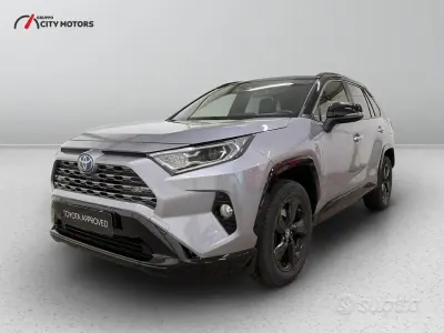 Usata Toyota RAV4 Hybrid Style 218 CV (160 kW) 2021 Argento SUV