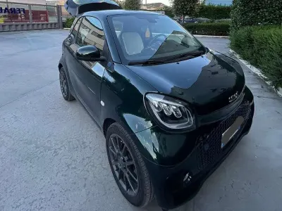 Usata Smart ForTwo Electric Drive 41 kW (56 CV) 2019 Verde Utilitaria