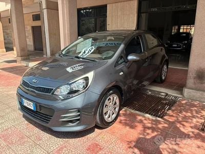 Usata Kia Rio Active 75 CV (55 kW) 2016 Grigio Utilitaria